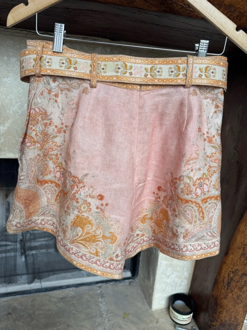 Zimmerman Sz 2 coral/pink Paisley Linen Pintuck Shorts with 2 Belts - Picture 2 of 4
